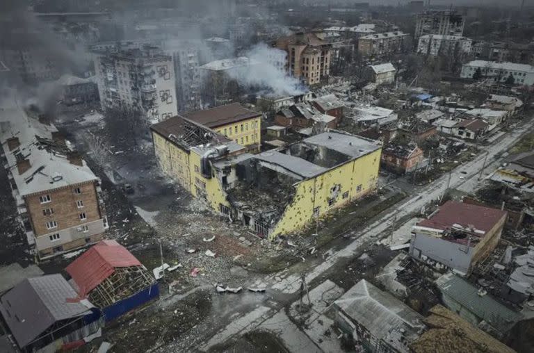 Una vista aérea de Bakhmut, el lugar de fuertes batallas con las tropas rusas en la región de Donetsk, Ucrania, el domingo 26 de marzo de 2023.