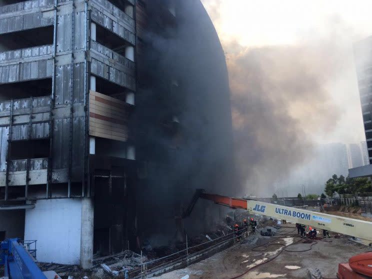 Photo of fire at construction site opposite 17 Punggol Field Walk on 17 May 2017: SCDF