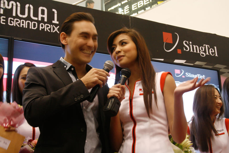 Nadiah being interviewed by Paul Foster. (Yahoo! photo)