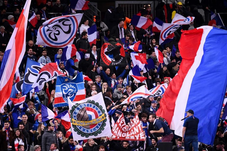 Pour ce match important, les supporters français ont répondu présent. Et ils devront encourager leurs joueurs favoris, qui affrontent la 175e nation mondiale au classement FIFA. (crédit AFP)