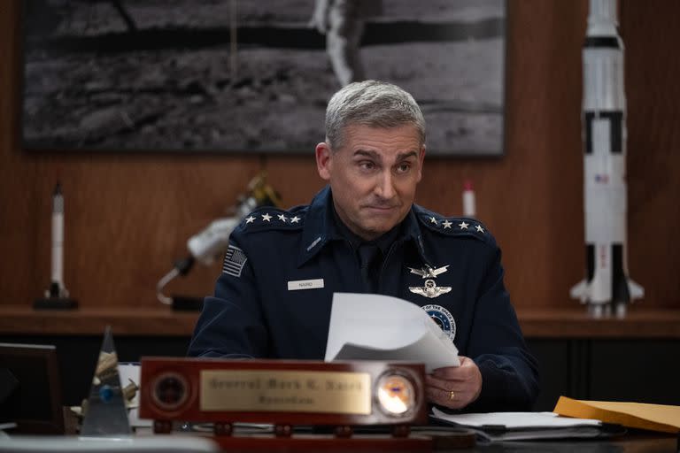 Steve Carell es el general Mark Naird en la serie Fuerza espacial