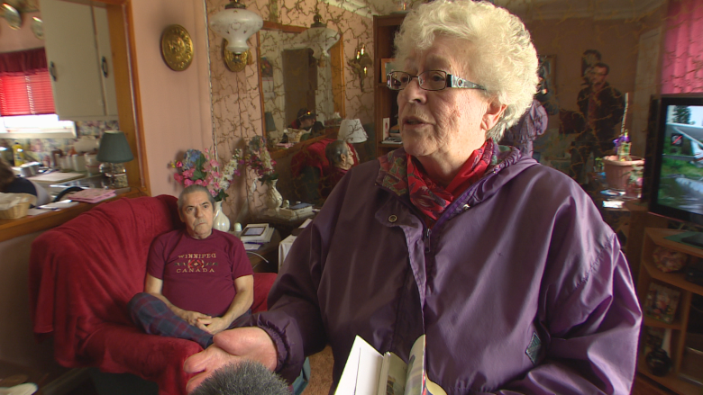 Elderly couple goes without mail delivery for over 5 weeks over safety issue