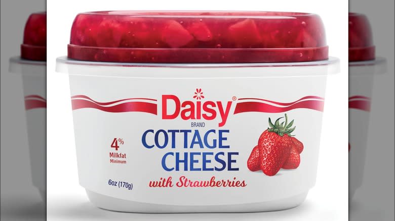 Daisy cottage cheese with strawberries