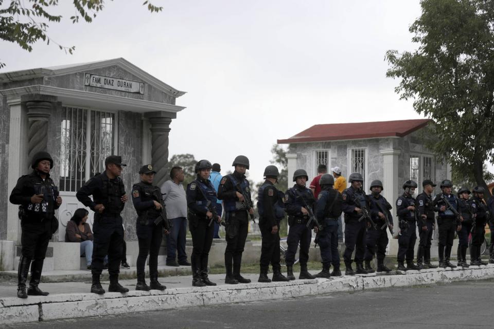 FOTOS: El multitudinario funeral de un narco en la CDMX