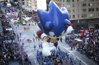 A Sonic the Hedgehog float makes its way down 6th Ave. during the 87th Macy's Thanksgiving day parade in New York November 28, 2013. REUTERS/Carlo Allegri (UNITED STATES - Tags: ENTERTAINMENT BUSINESS SOCIETY)