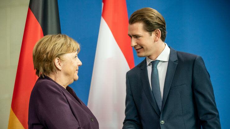 Die deutsche Bundeskanzlerin und der österreichische Regierungschef beherrschen die Diplomatie der Höflichkeit, in der Sache jedoch trennen sie viele Meinungsverschiedenheiten. Foto: dpa