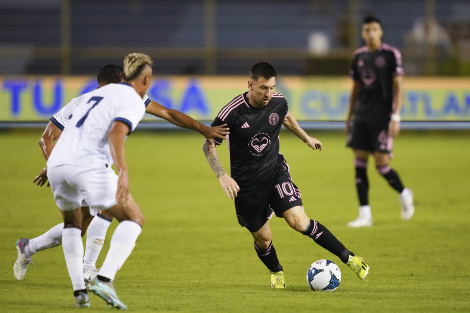 Inter Miami's Lionel Messi, right, is challenged by El Salvador's Darwin Cerén during a friendly soccer match at the Cuscatlan stadium in San Salvador, El Salvador, Friday, Jan. 19, 2024. (AP Photo/Moises Castillo)