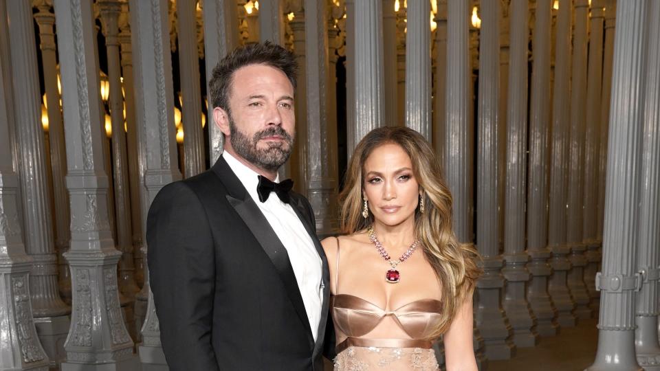 los angeles, california november 04 l r ben affleck, wearing gucci, and jennifer lopez, wearing gucci, attend the 2023 lacma artfilm gala, presented by gucci at los angeles county museum of art on november 04, 2023 in los angeles, california photo by michael kovacgetty images for lacma