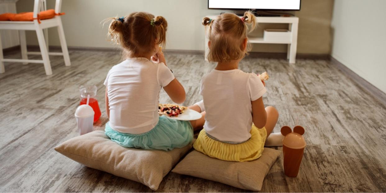 two girls with snacks sitting in front of tv reduce screen time tips