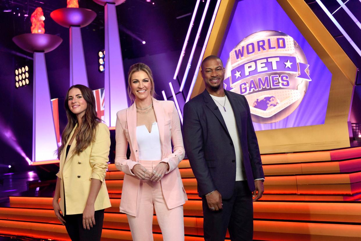 Erin Andrews (center) with co-hosts Rachel Bonnetta and Finesse Mitchell on "World Pet Games."