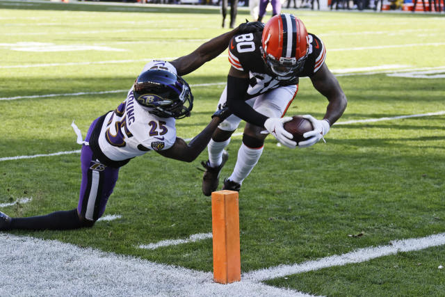 Garrett Backs Up Words, Browns Hang on to Beat Ravens 24-22 - Bloomberg