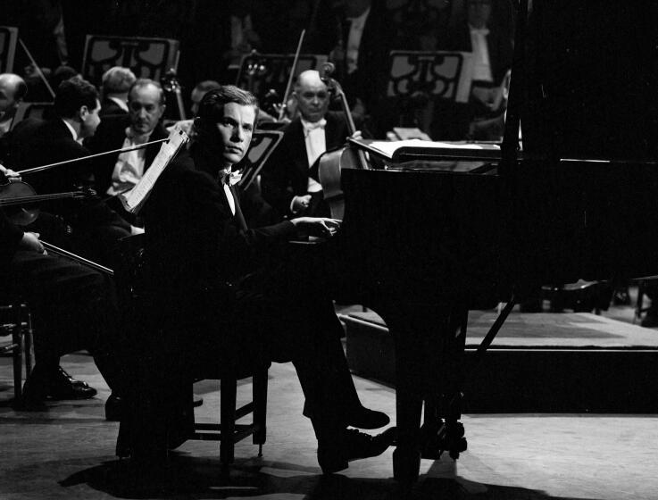 LEANARD BERNSTEIN CONDUCTING THE NEW YORK PHILHARMONIC ORCHESTRA. Glenn Gould at the piano. Image dated January 4, 1960. (Photo by CBS Photo Archive/Getty Images)