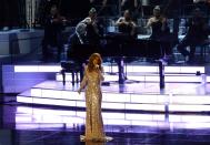 <a href="http://www.elle.fr/People/La-vie-des-people/News/Celine-Dion-ses-adieux-a-Las-Vegas-redecouvrez-les-photos-retro#xtor=AL-541" rel="nofollow noopener" target="_blank" data-ylk="slk:Voir la suite des photos sur ELLE.fr;elm:context_link;itc:0;sec:content-canvas" class="link ">Voir la suite des photos sur ELLE.fr</a><br><h3> A lire aussi </h3><ul><li><a href="http://www.elle.fr/People/La-vie-des-people/News/Celine-Dion-la-video-dejantee-de-la-chanteuse-qui-offre-ses-chaussures-a-des-passants-3790844#xtor=AL-541" rel="nofollow noopener" target="_blank" data-ylk="slk:Céline Dion : la vidéo déjantée de la chanteuse qui offre ses chaussures à des passants;elm:context_link;itc:0;sec:content-canvas" class="link ">Céline Dion : la vidéo déjantée de la chanteuse qui offre ses chaussures à des passants</a></li><li><a href="http://www.elle.fr/People/La-vie-des-people/News/Katy-Perry-en-burger-et-Celine-Dion-qui-la-caline-la-photo-la-plus-dingue-du-Met-Ball-3789023#xtor=AL-541" rel="nofollow noopener" target="_blank" data-ylk="slk:Katy Perry en burger et Céline Dion qui la câline : la photo la plus dingue du Met Ball !;elm:context_link;itc:0;sec:content-canvas" class="link ">Katy Perry en burger et Céline Dion qui la câline : la photo la plus dingue du Met Ball !</a></li><li><a href="http://www.elle.fr/People/Tapis-rouge/Evenements/Lady-Gaga-Celine-Dion-les-looks-les-plus-dingues-du-Met-Ball#xtor=AL-541" rel="nofollow noopener" target="_blank" data-ylk="slk:Lady Gaga, Céline Dion : les looks les plus dingues du Met Ball;elm:context_link;itc:0;sec:content-canvas" class="link ">Lady Gaga, Céline Dion : les looks les plus dingues du Met Ball</a></li><li><a href="http://www.elle.fr/People/La-vie-des-people/News/Celine-Dion-fait-sensation-en-couverture-de-ELLE-3788028#xtor=AL-541" rel="nofollow noopener" target="_blank" data-ylk="slk:Céline Dion fait sensation en couverture de ELLE;elm:context_link;itc:0;sec:content-canvas" class="link ">Céline Dion fait sensation en couverture de ELLE</a></li></ul>