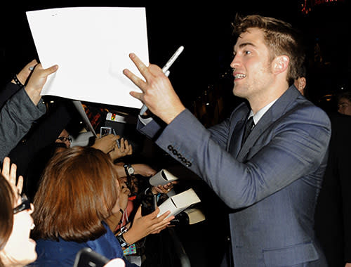 <p>R-Patz signs autographs for fans in the crowd. The 25 year-old also signed away his anonymity to play the much loved vampire.</p>