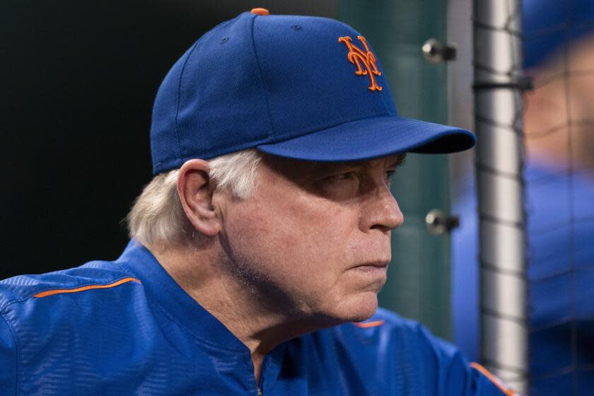 El mánager Buck Showalter de los Mets de Nueva York durante el juego contra los Nacionales de Washington, el martes 5 de septiembre de 2023, en Washington. (AP Foto/Stephanie Scarbrough)