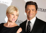 Cet accident de parcours mis à part, Hugh Jackman n’aura de cesse, au fil des années, de se féliciter de partager la vie de Deborra-Lee Furness. Ainsi confiera-t-il en 2016, au micro d’Ellen DeGeneres : "<em>Elle est la meilleure chose qui me soit arrivé, et c’est de mieux en mieux. Et je suis reconnaissant de l’avoir rencontrée avant que ma carrière décolle, car tout ce qui s’est passé à l’écran ou pas, dans ma carrière, nous l’avons fait ensemble.</em>" À commencer par fonder une famille. (<em>©FilmMagic</em>)