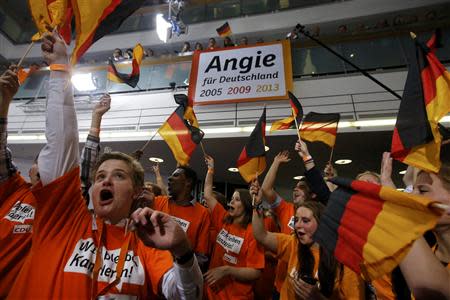 Supporters of the Christian Democratic Union (CDU) celebrate after first exit polls in the German general election (Bundestagswahl) at the CDU party headquarters in Berlin September 22, 2013. REUTERS/Fabrizio Bensch (GERMANY - Tags: POLITICS ELECTIONS)