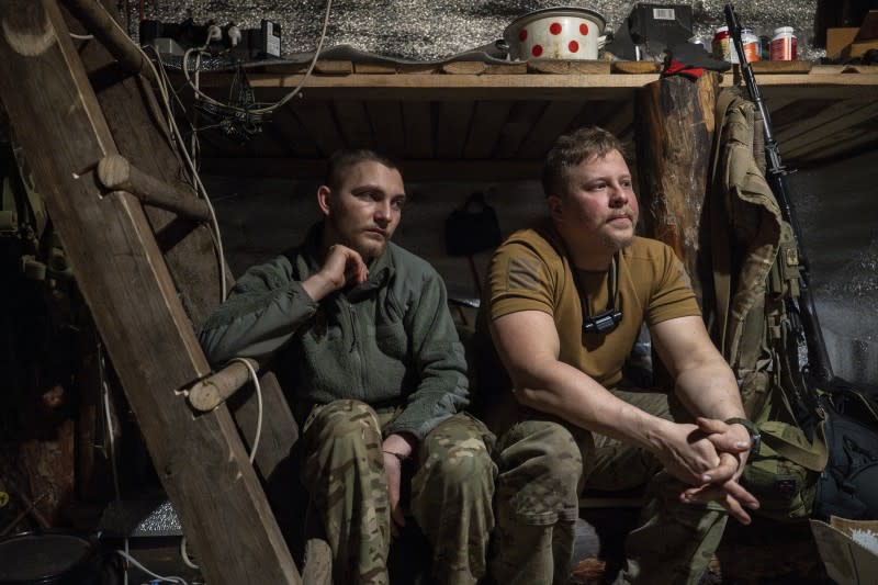 <cite>2024年4月11日，烏克蘭頓內次克的亞速旅士兵在前線戰壕中休息。（美聯社）</cite>