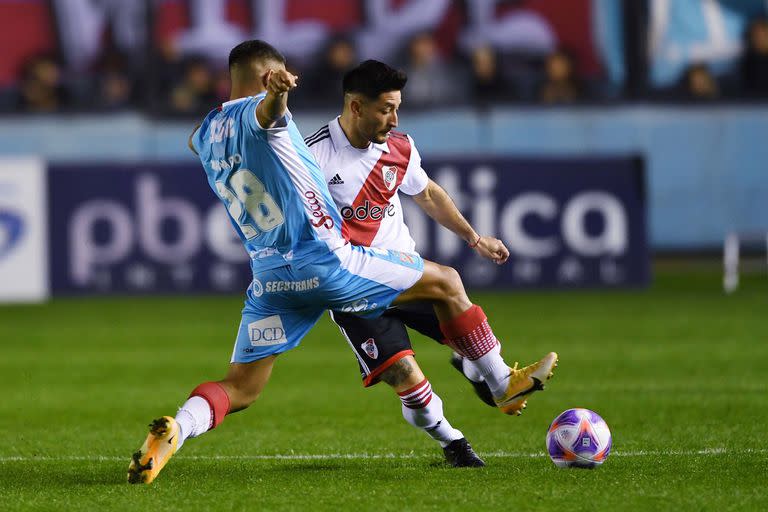 Milton Casco arrancó muy bien el segundo tiempo en River