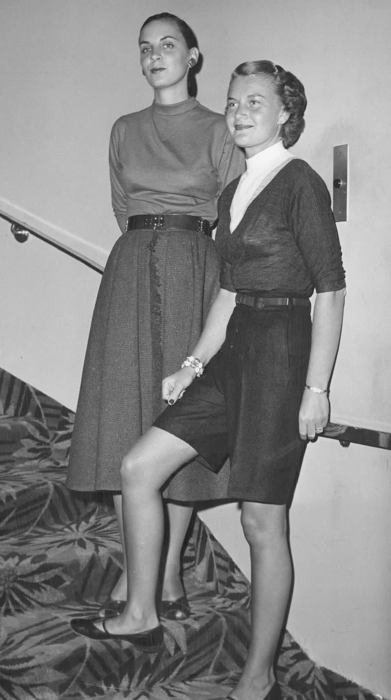 <p>Two junior league models showed some September skin by pairing their high neckline tops with skirts and shorts, as opposed to longer wool coats.<br></p>