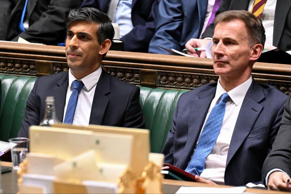 Rishi Sunak and Jeremy Hunt in House of Commons (UK PARLIAMENT/AFP via Getty Imag)