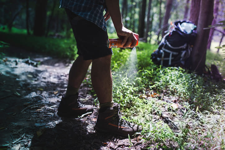 No utilices un repelente de insectos de manera despreocupada. Hay ciertas precauciones que debes considerar. – Foto: Chad Springer/Getty Images