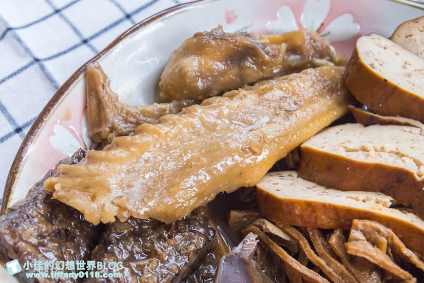 高雄鹽埕｜大溝頂阿囉哈滷味(杏) –總店