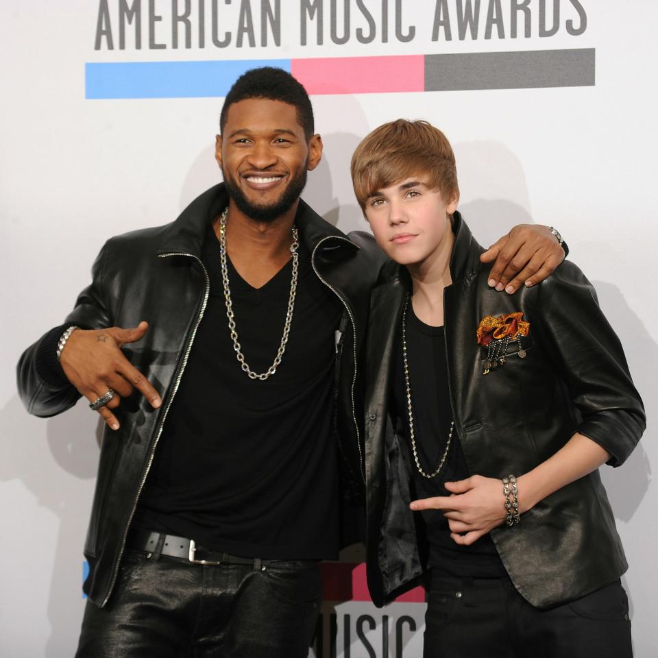 2010 American Music Awards - Press Room