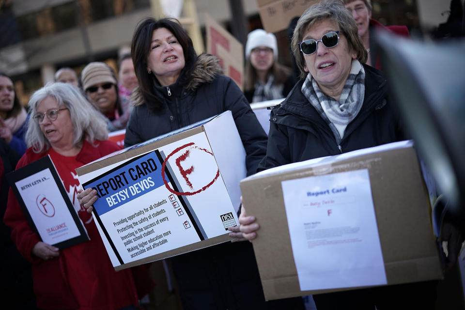 American Federation of Teachers President Randi Weingarten (right) and National Education Association President Lily Eskelsen Garcia (second from right) lead a group to deliver report cards to Secretary of Education Betsy DeVos on Feb. 8, 2018. (Photo: Alex Wong via Getty Images)