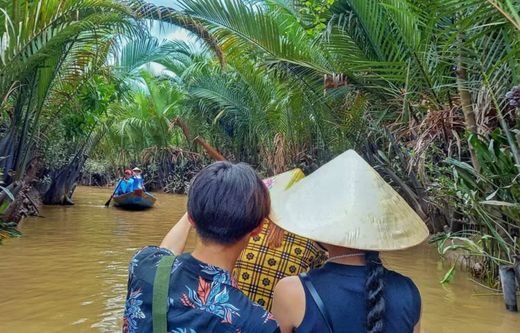 湄公河三角洲位於越南南部，孕育出越南最肥沃的三角洲，同時也是全越南最富饒和人口最密集的地方