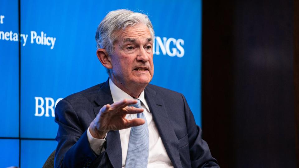 Jerome Powell speaking against a blue background