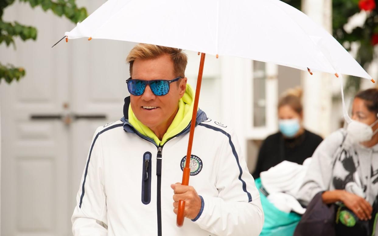 Kleine, fiese Mobbing-Idee: Dieter Bohlen wartete mit einer Überraschung auf. (Bild: TVNOW / Stefan Gregorowius)