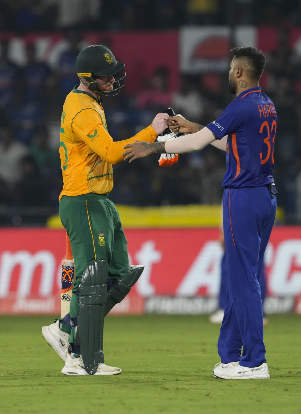 South Africa's Heinrich Klaasen walks after his dismissal as India's Hardik Pandya congratulates him for his innings during the second Twenty20 cricket match between India and South Africa in Cuttack, India, Sunday, June 12, 2022. (AP Photo/Bikas Das)