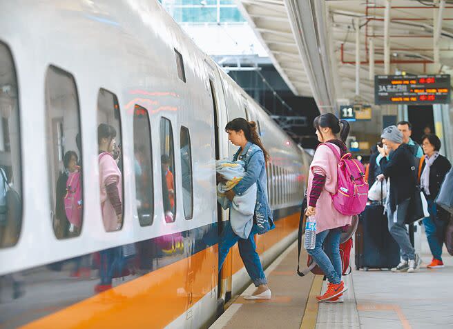 高鐵檢討基本費率，台北至高雄的票價可漲至1720元，漲幅約15％。（本報資料照片）