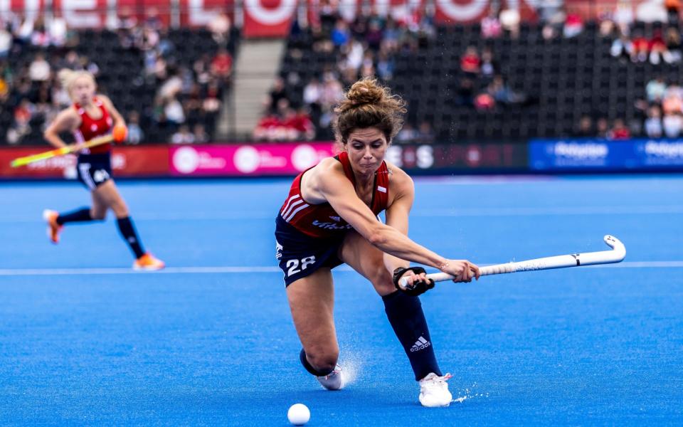 England's Flora Peel in action during the FIH Hockey Pro League match at Lee Valley, London.  Photo date: Saturday 28 May 2022 - PA BILDER/ALAMY