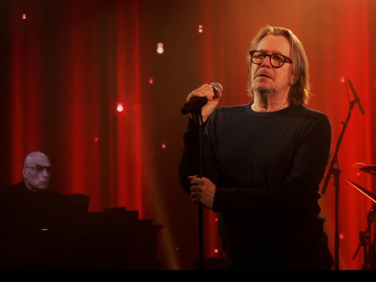 <p>Gary Oldman performing during A Bowie Celebration</p> (Rolling Live)