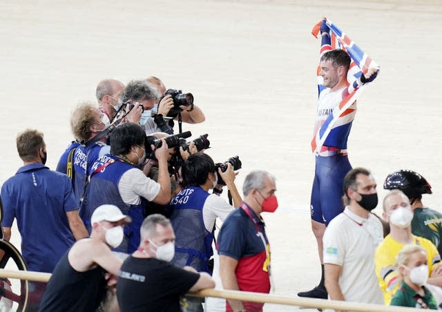 Matt Walls celebrates winning gold in the men’s omnium