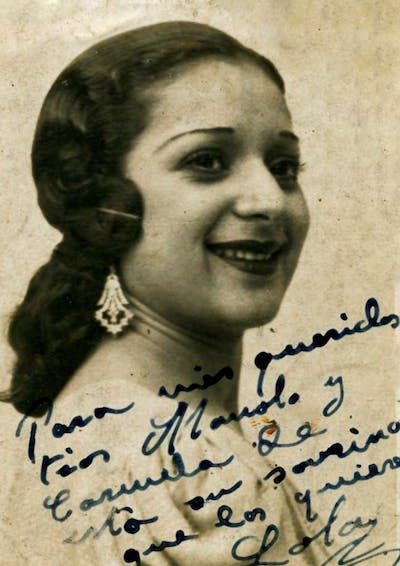 Lola Flores hacia 1941. <a href="https://commons.wikimedia.org/wiki/File:1lolaflores1941_aprox.jpg" rel="nofollow noopener" target="_blank" data-ylk="slk:Wikimedia Commons;elm:context_link;itc:0;sec:content-canvas" class="link ">Wikimedia Commons</a>