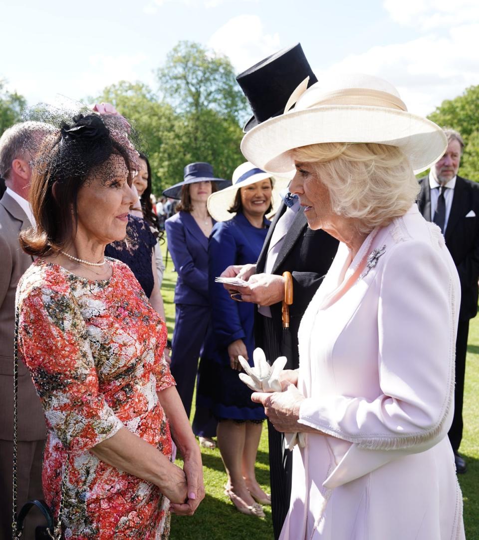 Dame Arlene Phillips chats with the Queen in the spring sunshine (Aaron Chown/PA Wire)