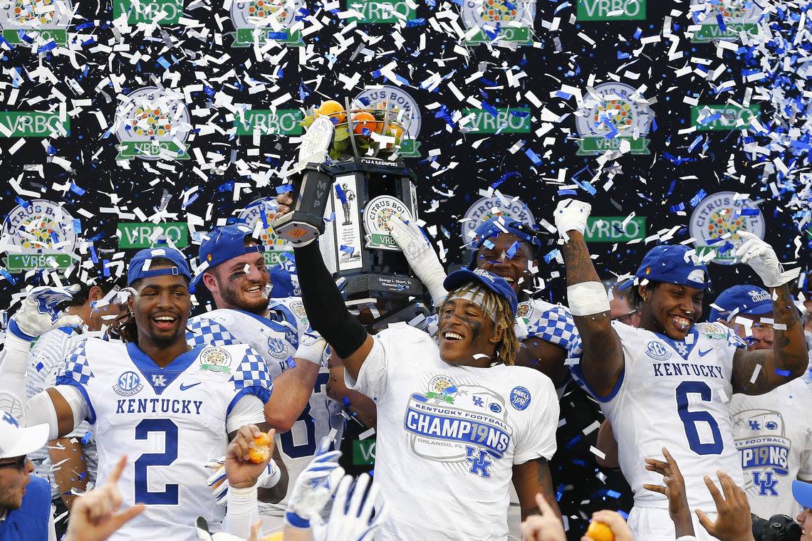 Kentucky players, including Dorian Baker (2), C.J Conrad, Benny Snell, Josh Allen and Lonnie Johnson (6) celebrated after the No. 14 Wildcats beat No. 12 Penn State 27-24 in the Citrus Bowl on Jan. 1, 2019.