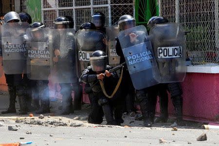 FILE PHOTO: Riot police fire rubber bullets during a protest against the reforms that implement changes to the pension plans of the Nicaraguan Social Security Institute (INSS) in Managua, Nicaragua April 19, 2018.REUTERS/Oswaldo Rivas/File Photo