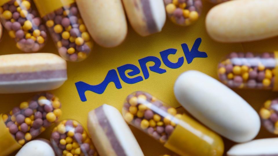 Merck hatte jüngst überraschend 5,2 Milliarden Euro in bar für Versum geboten. Der Halbleiterzulieferer soll das schwächelnde Geschäft der Darmstädter mit Spezialchemie stärken. Foto: Arne Dedert