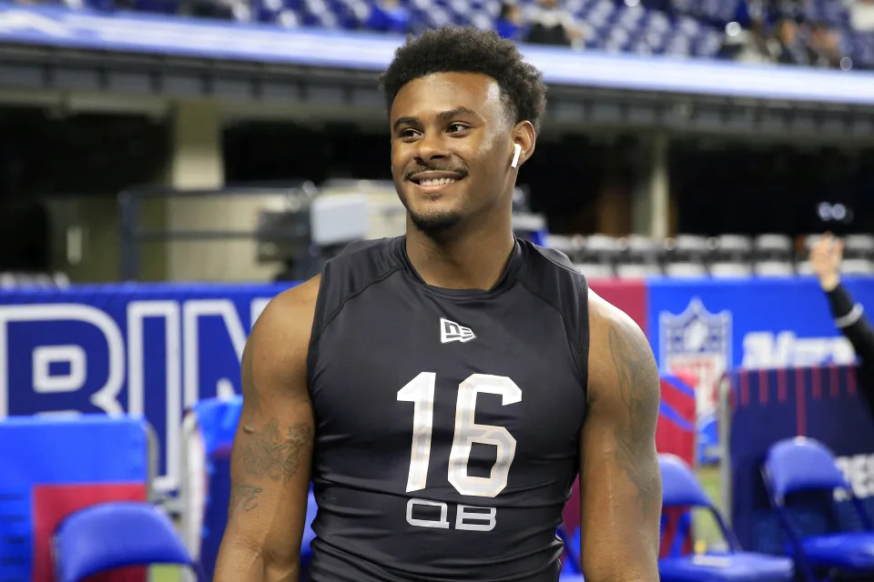 INDIANAPOLIS, INDIANA - MARCH 03: Malik Willis #QB16 of the Liberty Flames on the field during the NFL Combine at Lucas Oil Stadium on March 03, 2022 in Indianapolis, Indiana. (Photo by Justin Casterline/Getty Images)