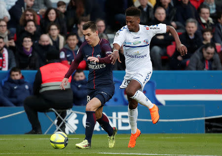 Soccer Football - Ligue 1 - Paris St Germain vs RC Strasbourg - Parc des Princes, Paris, France - February 17, 2018 Paris Saint-Germain’s Giovani Lo Celso in action with Strasbourg’s Nuno Joia REUTERS/Benoit Tessier