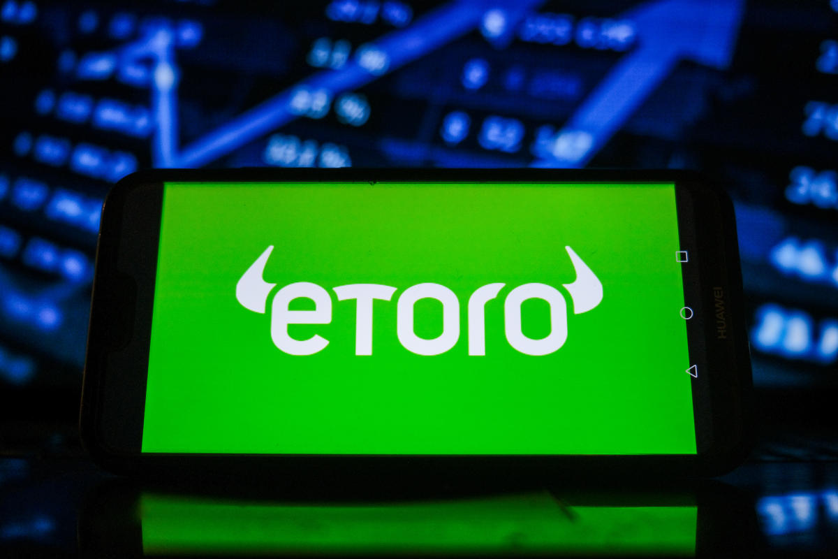 Etoro ad - investing in oil