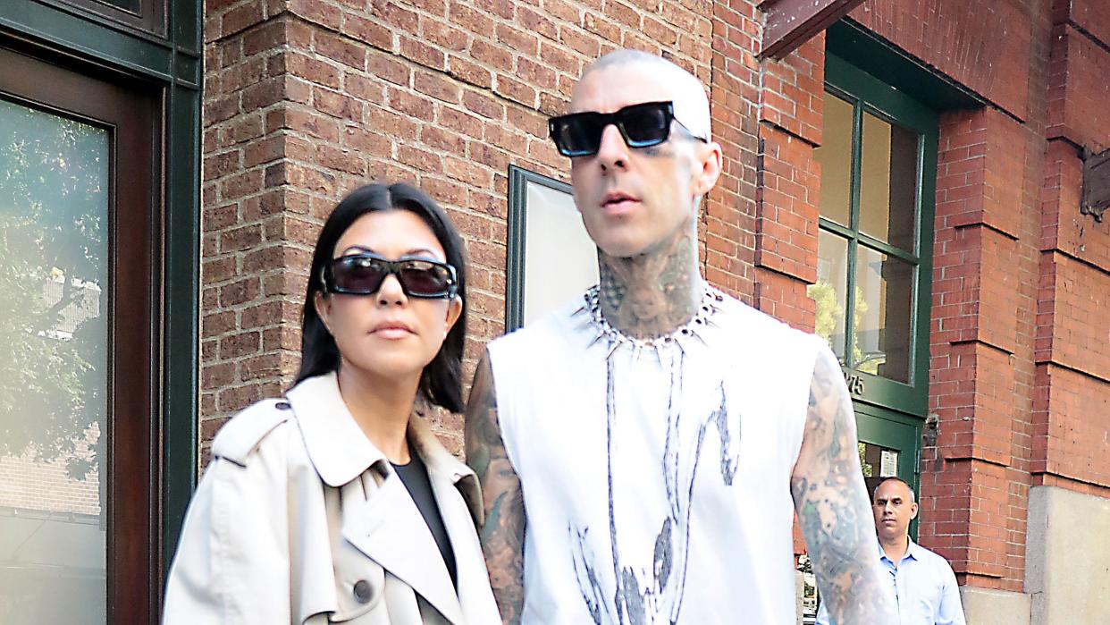 kourtney kardashian and travis barker in new york on october 15, 2021