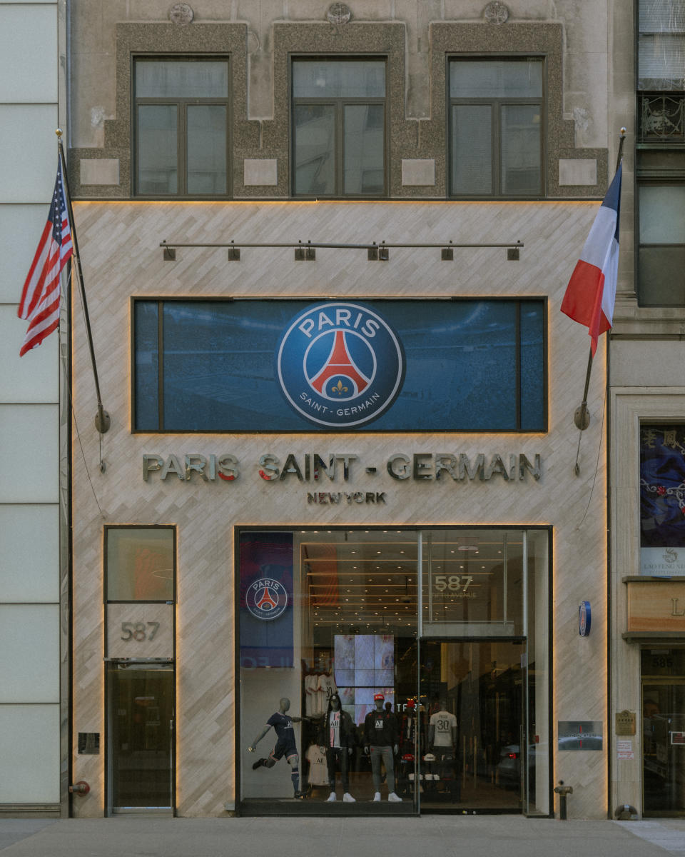 The store is on Fifth Avenue.