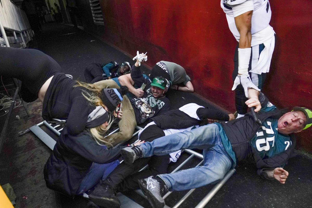 Eagles fans deny Washington Football Team's claim they were offered medical  assistance after fall