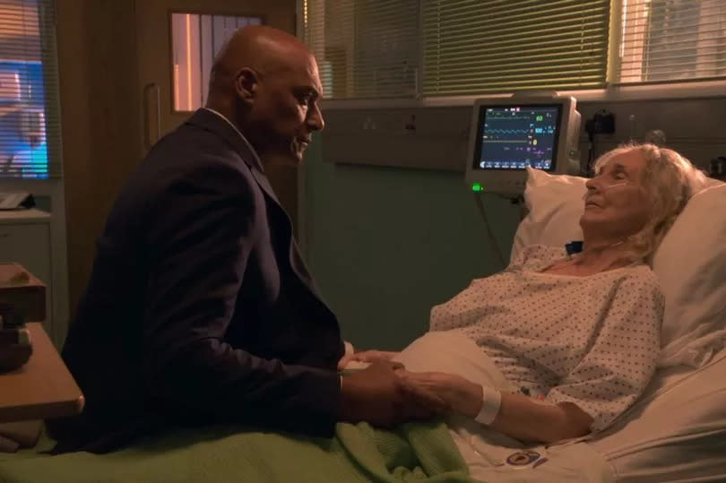 George comforts Gloria in moving EastEnders scenes