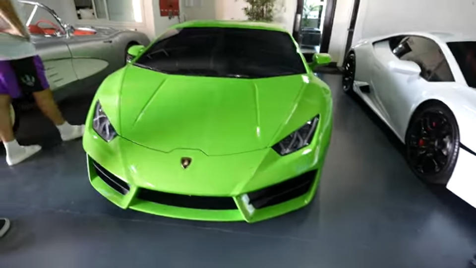 Gurley一見鍾情的綠色Huracán，最終因為手中的1美元紙鈔無緣把它娶回家。(圖片來源/ 擷取自YT頻道《BigDawsTv》)